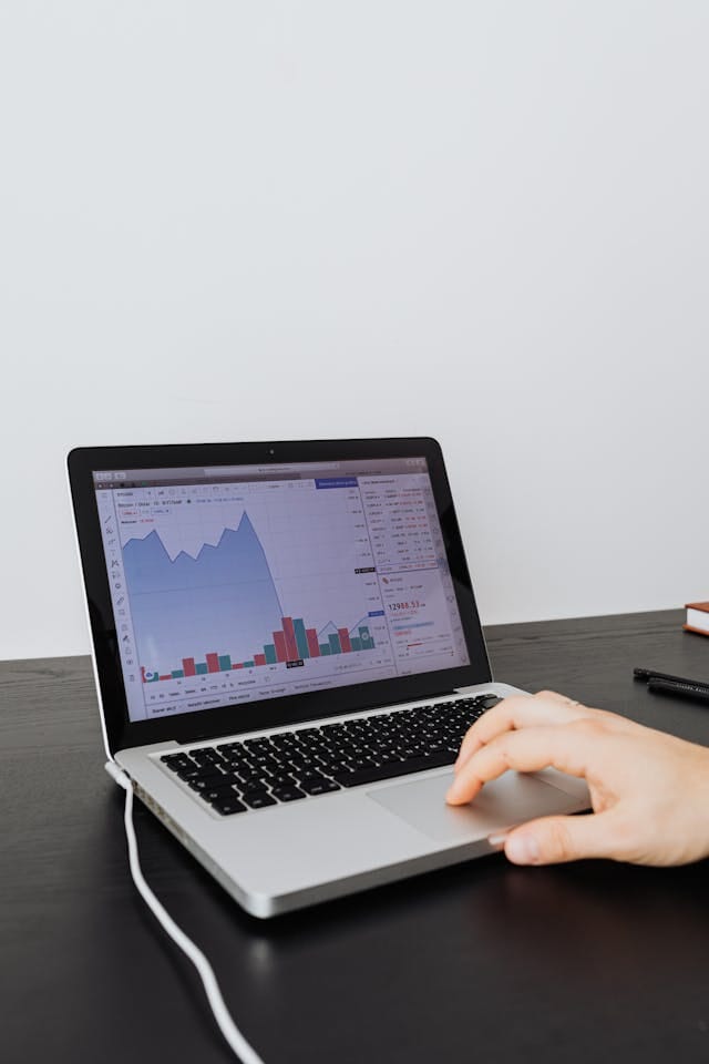 pexels-karola-g-5717766